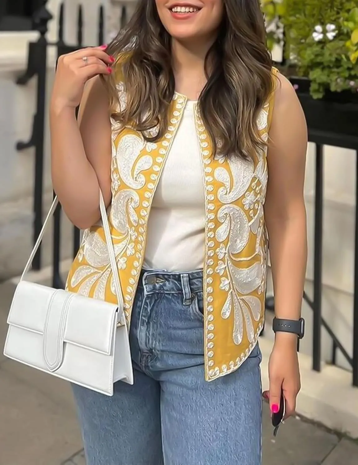 Wyeysyt Women's Vintage Embroidered Vest Boho Open Front cropped Vests top Sleeveless Floral Cardigan 2024